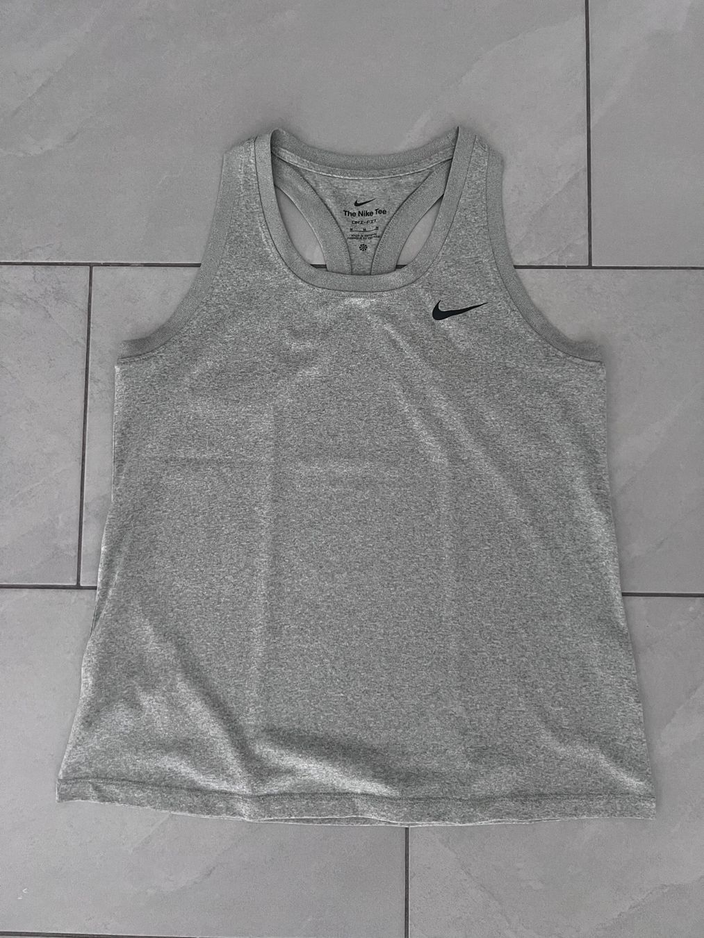 Nike Tops: NIKE PERFORMANCE TANK - TOP GRAU GR.M – Neu (gemäss Beschreibung) aus Kaltbrunn von .-Chantally-.