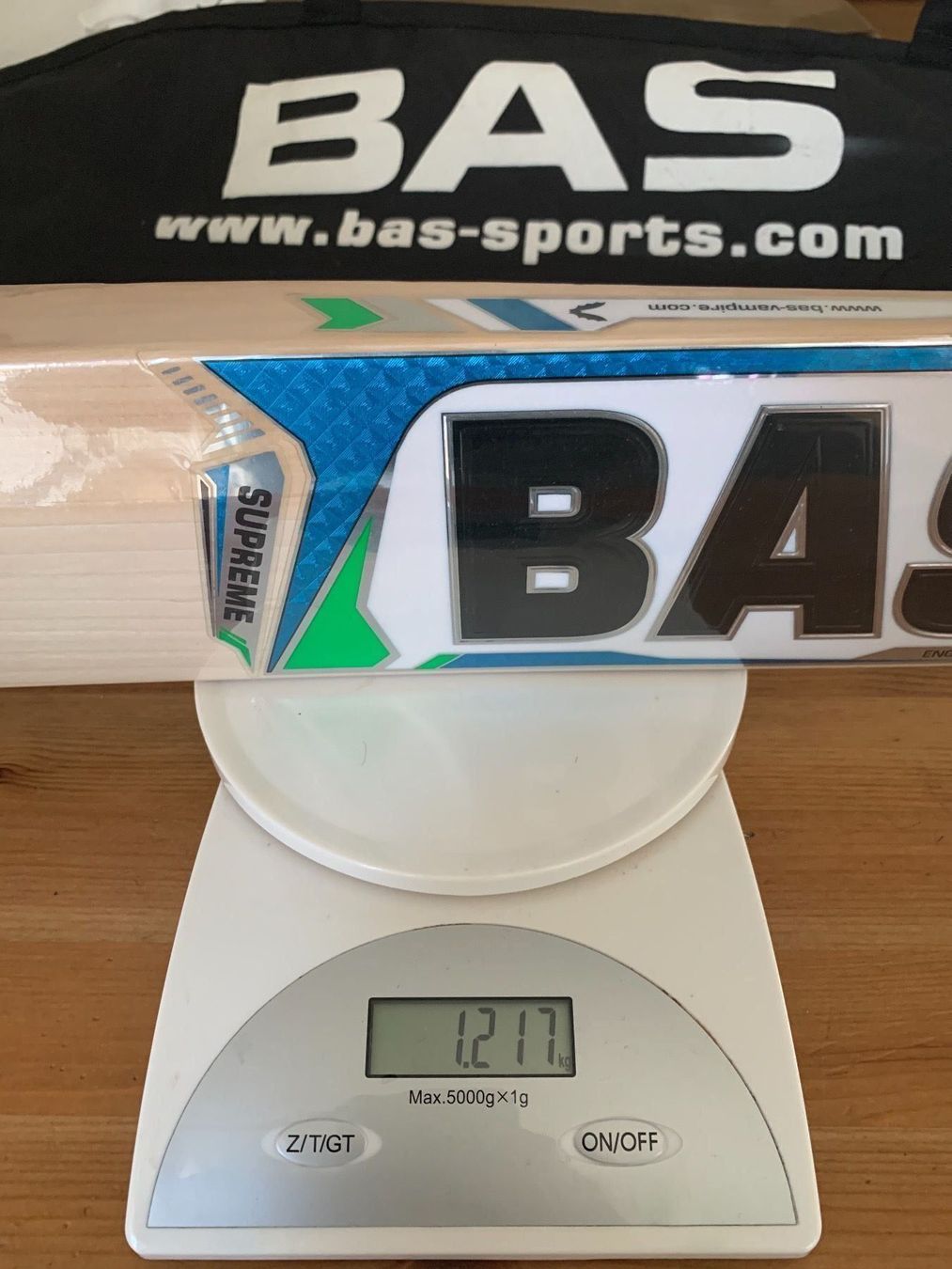 Articoli in legno: Cricket Bat BAS Vampire Supreme SH – Nuovo e nell'imballaggio originale da Luzern venduto da ronymamuni 9