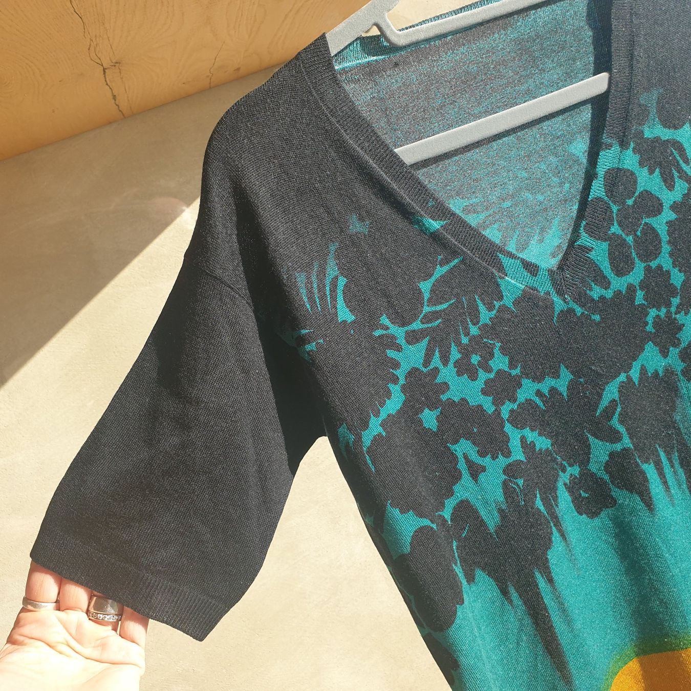 Prada Top: 🐸 PRADA PULLOVER TOP KURZARM 38 IT (34-36 CH) V-AUSSCHNITT – Usato da Môtier (Vully) venduto da Frogs 1