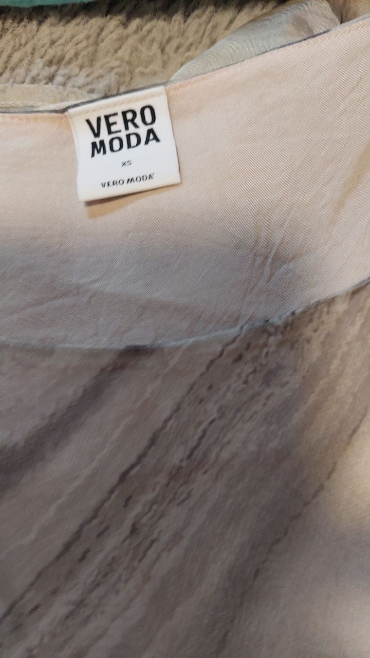 Kleiderpakete: Blusen grösse XS – Gebraucht aus Wisen SO von spann 3