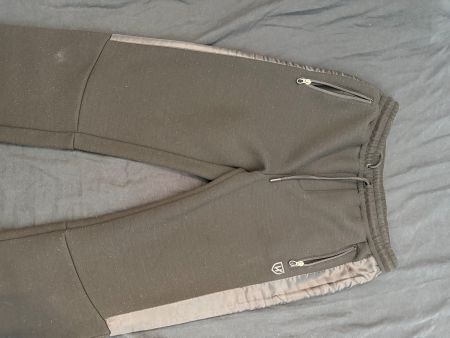 Pantalon de jogging noir Kiabi taille M, idéal pour l'aut...
