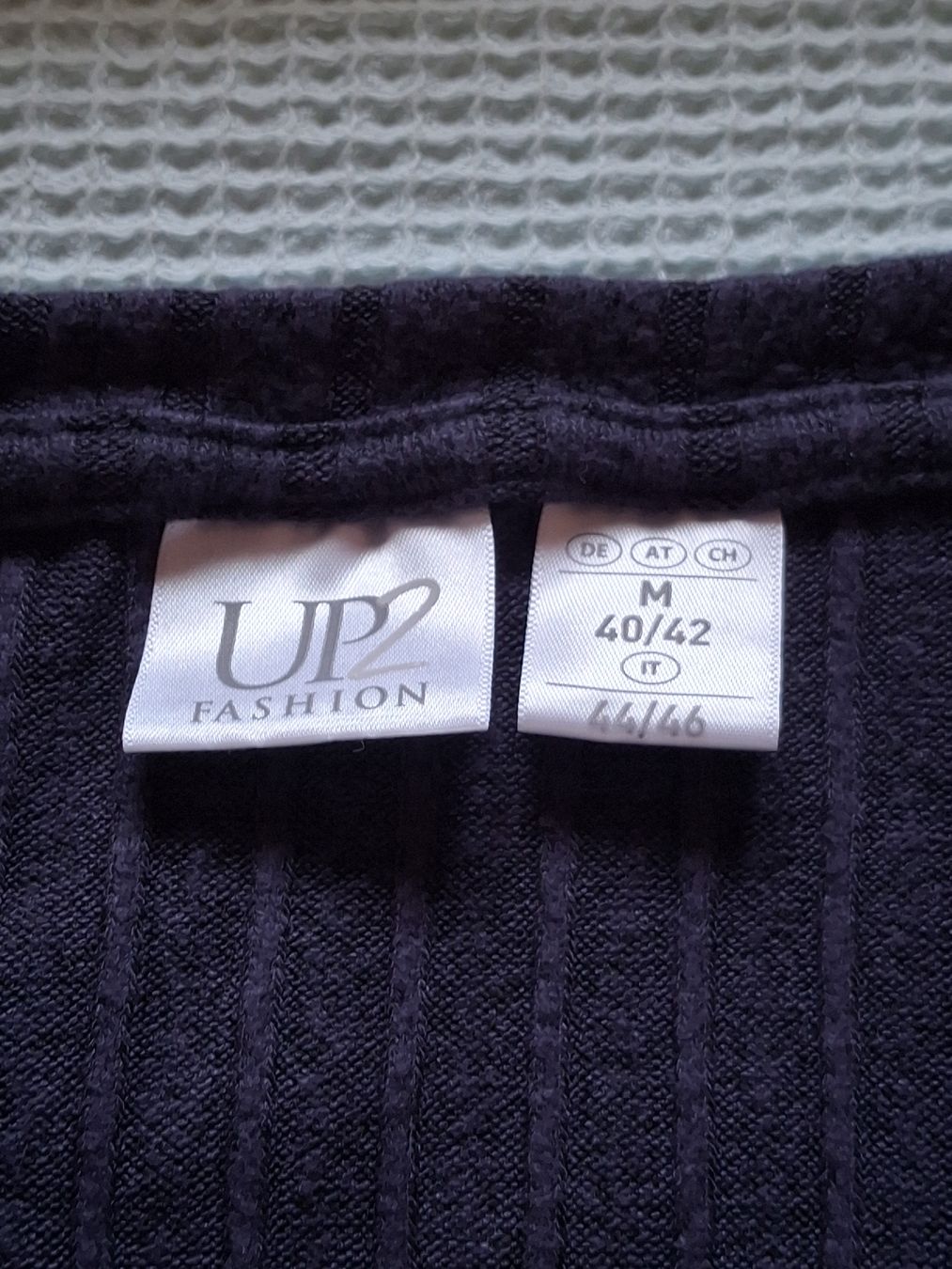 Maglioni & Felpe: Pull col en V taille M marque UP2 – Usato da Villiers venduto da san_jn5w 3