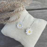 Blütenzauber: Silber Ohrhänger in Blüten-Form mit Stempel