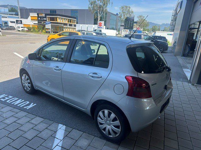 Toyota Autos: Toyota Yaris  1.3 Chic – Gebraucht aus Oberriet SG von jeepv8 1