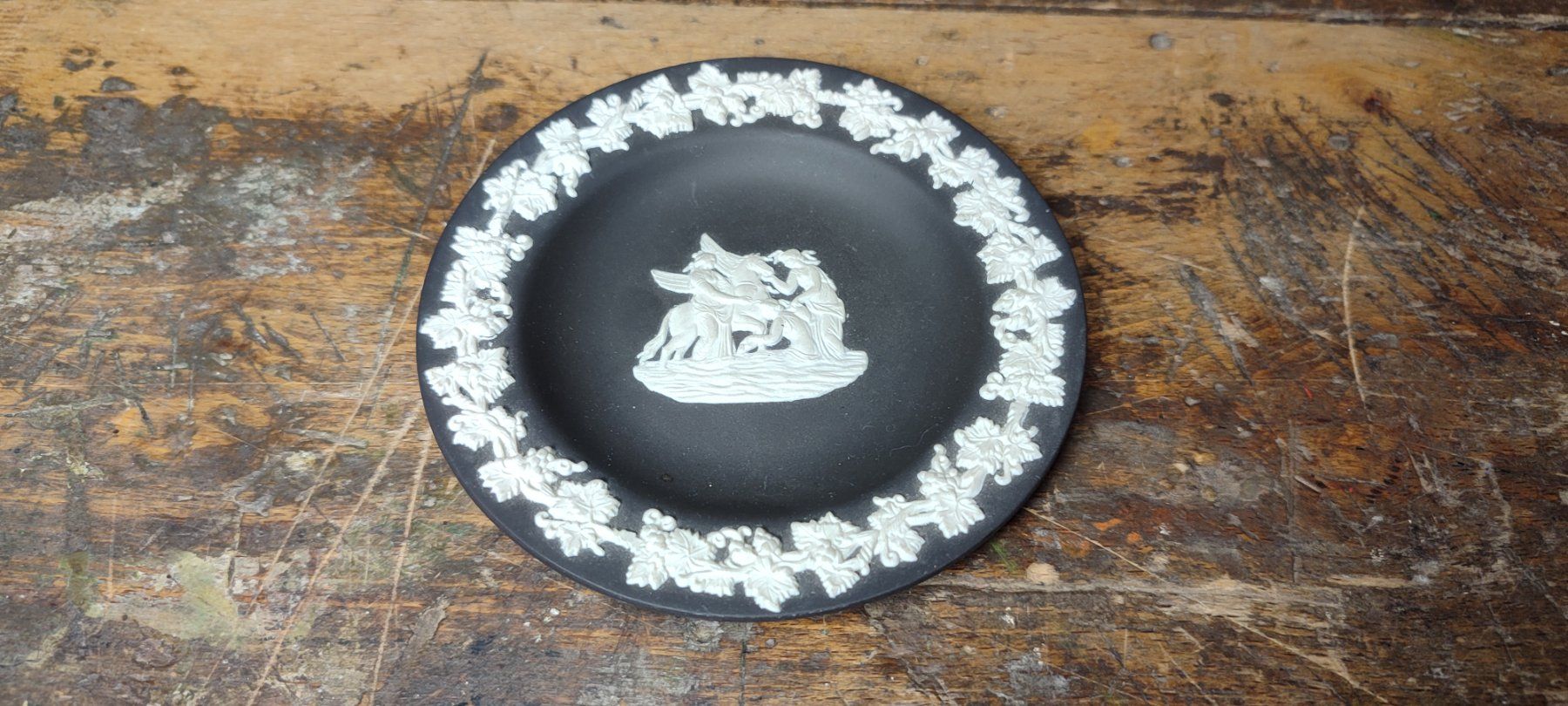 Wedgwood Piatti: Wunderschöner Teller von  Wedgwood schwarz – Usato da Gelterkinden venduto da MYSTOREFORYOU4460 4