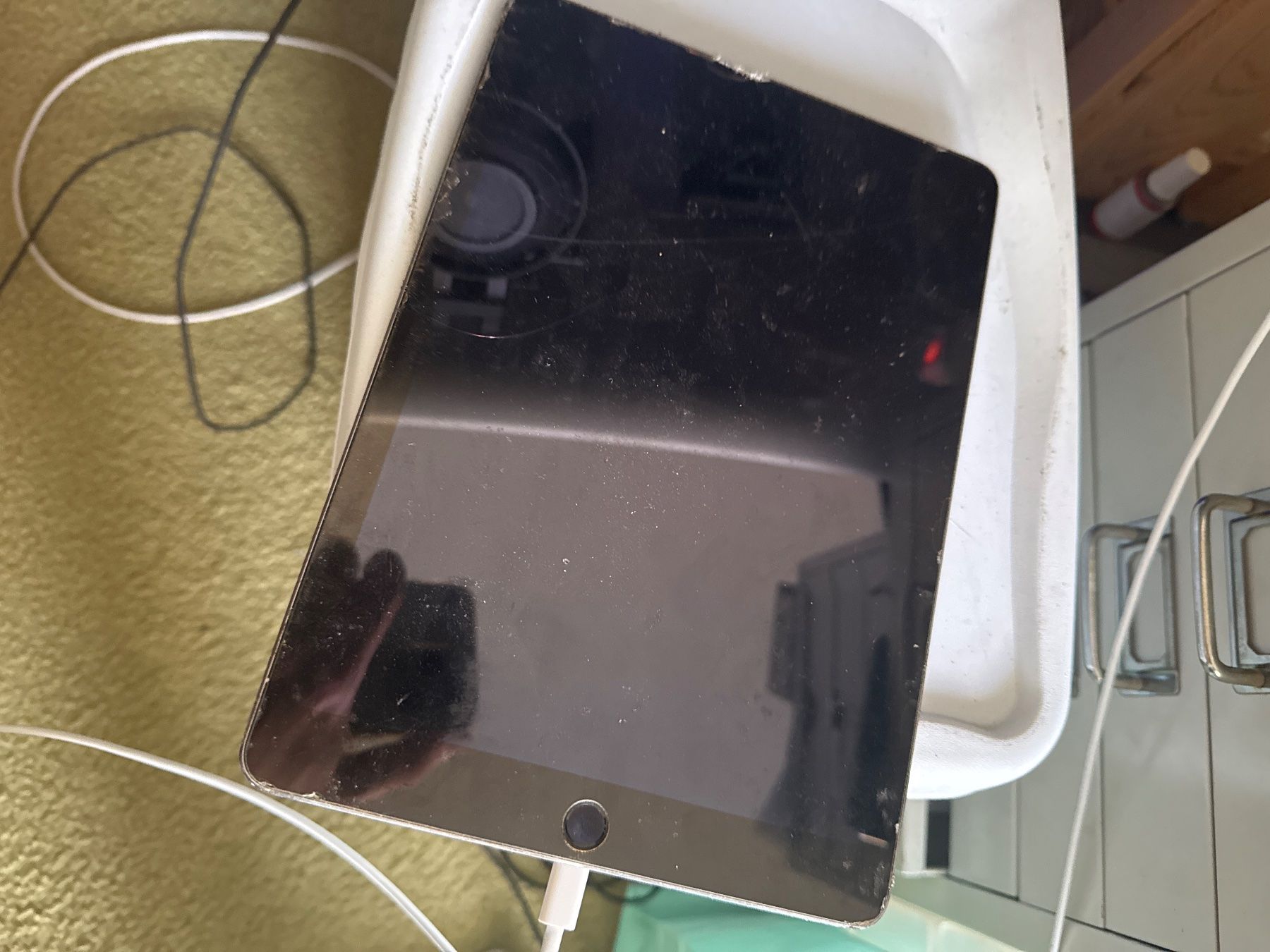 Apple Tablet PC: Ipad Air 2 - A1566 - icloude lock – Difettoso da Olten venduto da HoYa01 2