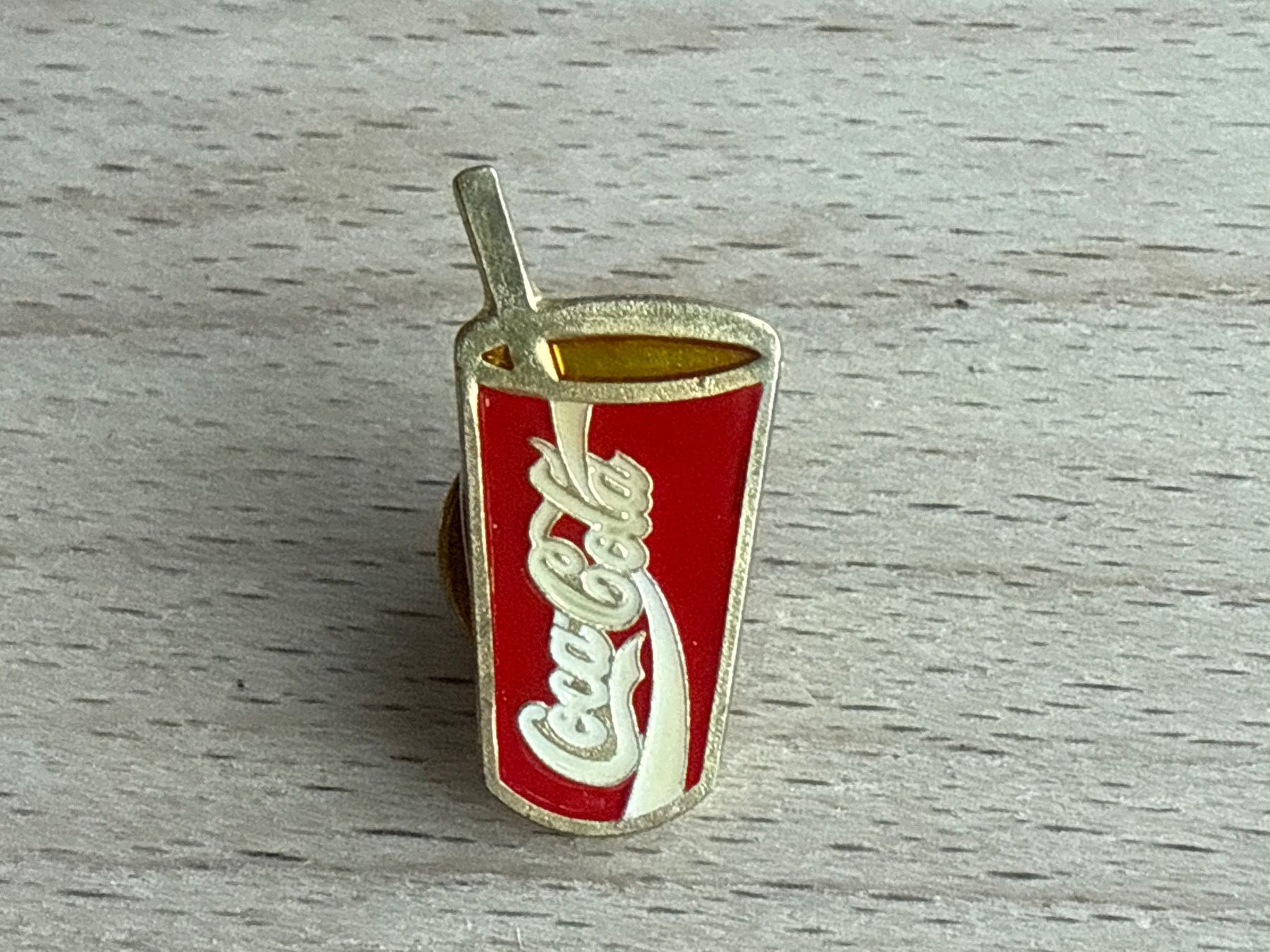 Coca-Cola Placchette & Badge: Pin Coca-Cola – Usato da Glattbrugg venduto da Schweigmatt