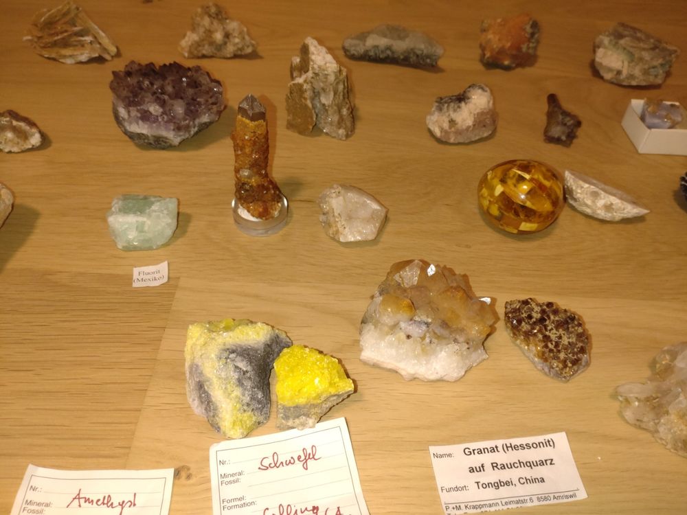 50-teilige Edelsteine / Mineralien sammlung mit Vitrine (Gebraucht) in ...