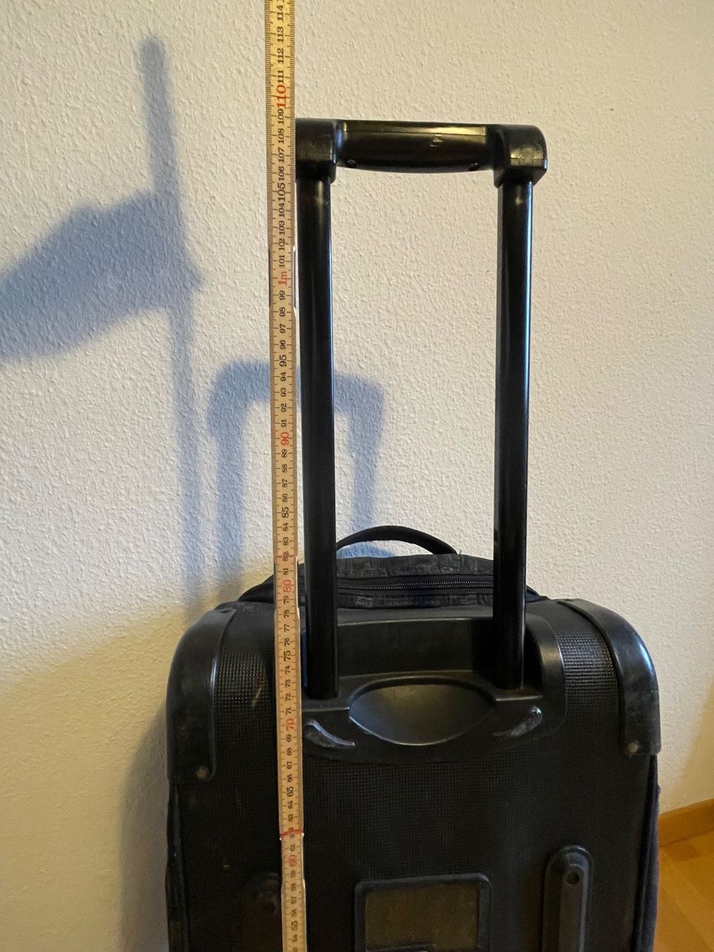 Dakine Reisekoffer: Dakine - Rollkoffer – Gebraucht aus Bern von josuone 3