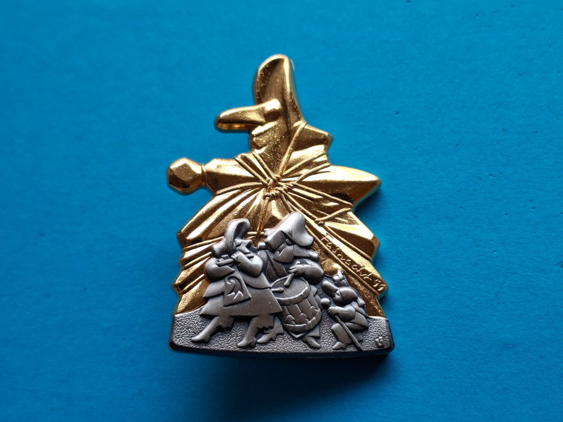 Placchette & Badge: Fasnacht Basel? (A187) – Usato da Schwanden GL venduto da Suvorov