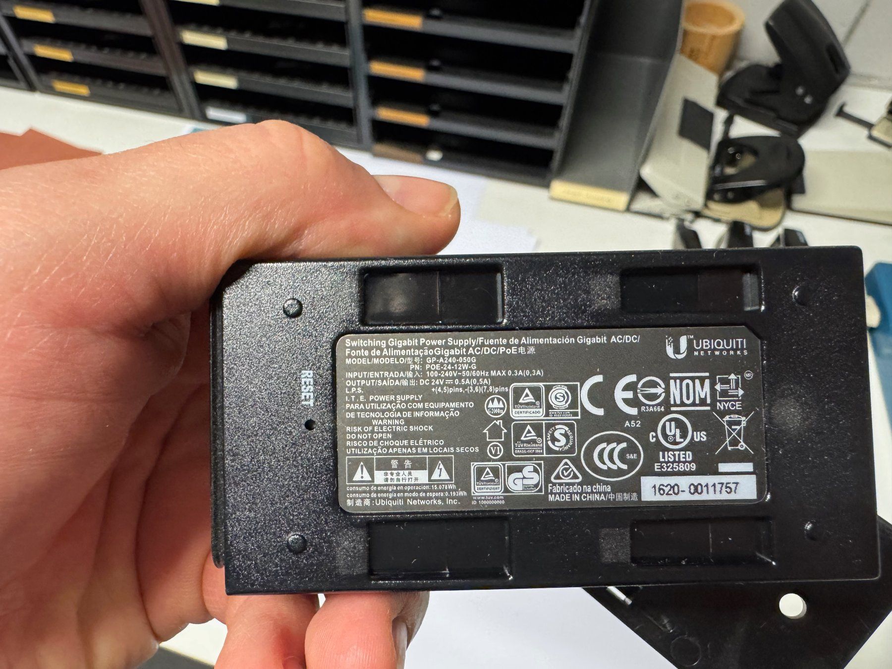 Componenti elettronici: Unifi PoE Injektor – Usato da Frauenfeld venduto da cinque 2