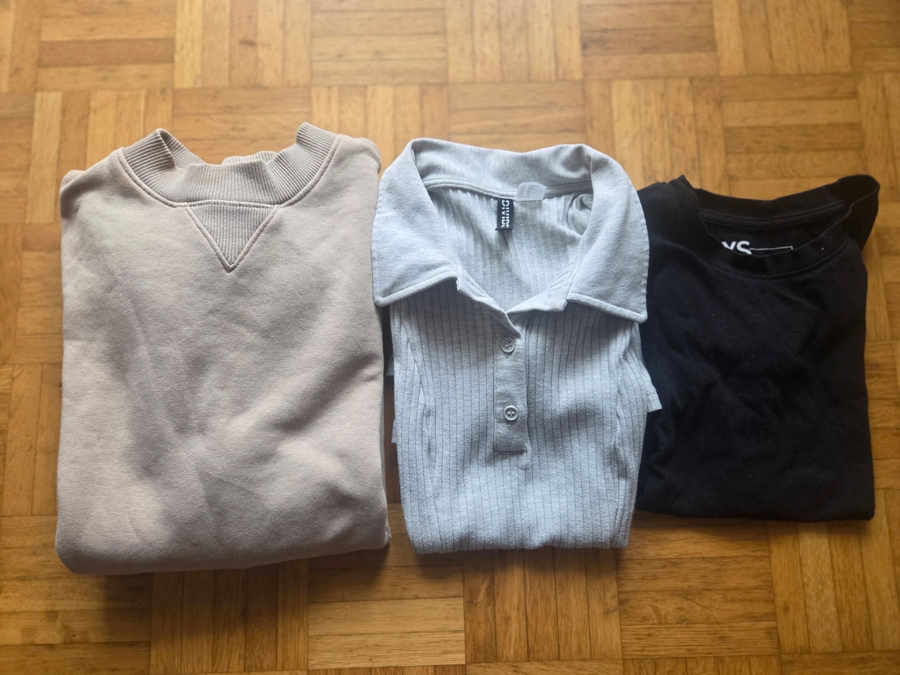 Lotti & Set di vestiti: Kleid, Pullover und T-Shirt Gr. XS – Usato da Basel venduto da grandfamily
