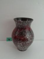 Spezielle Keramikvase rot braun weiss Handarbeit datiert