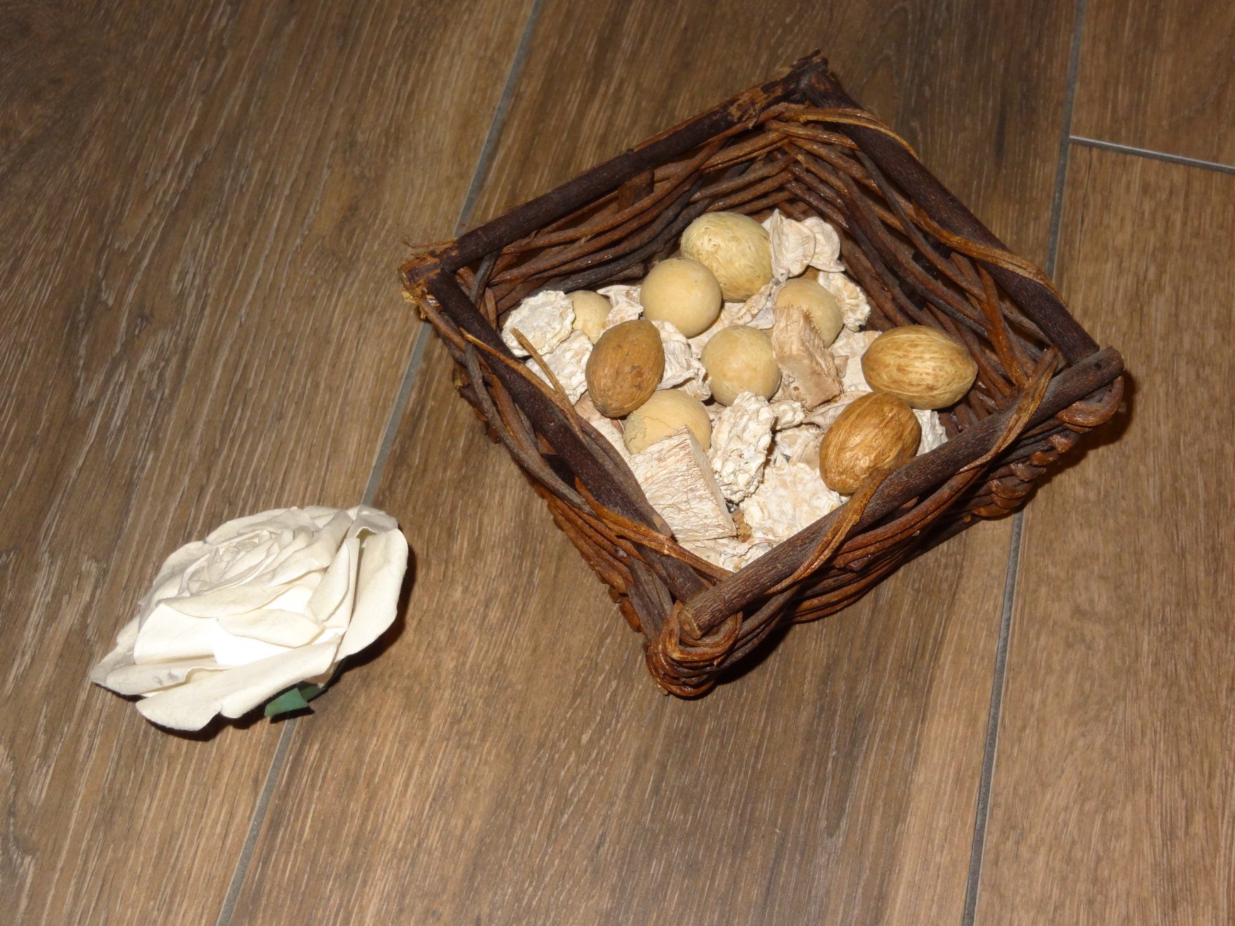 Tutte le decorazioni: Déco panier en bois avec rose décorative – Usato da Satigny venduto da salvatore73 2