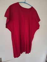 Rotes Sommer-T-Shirt