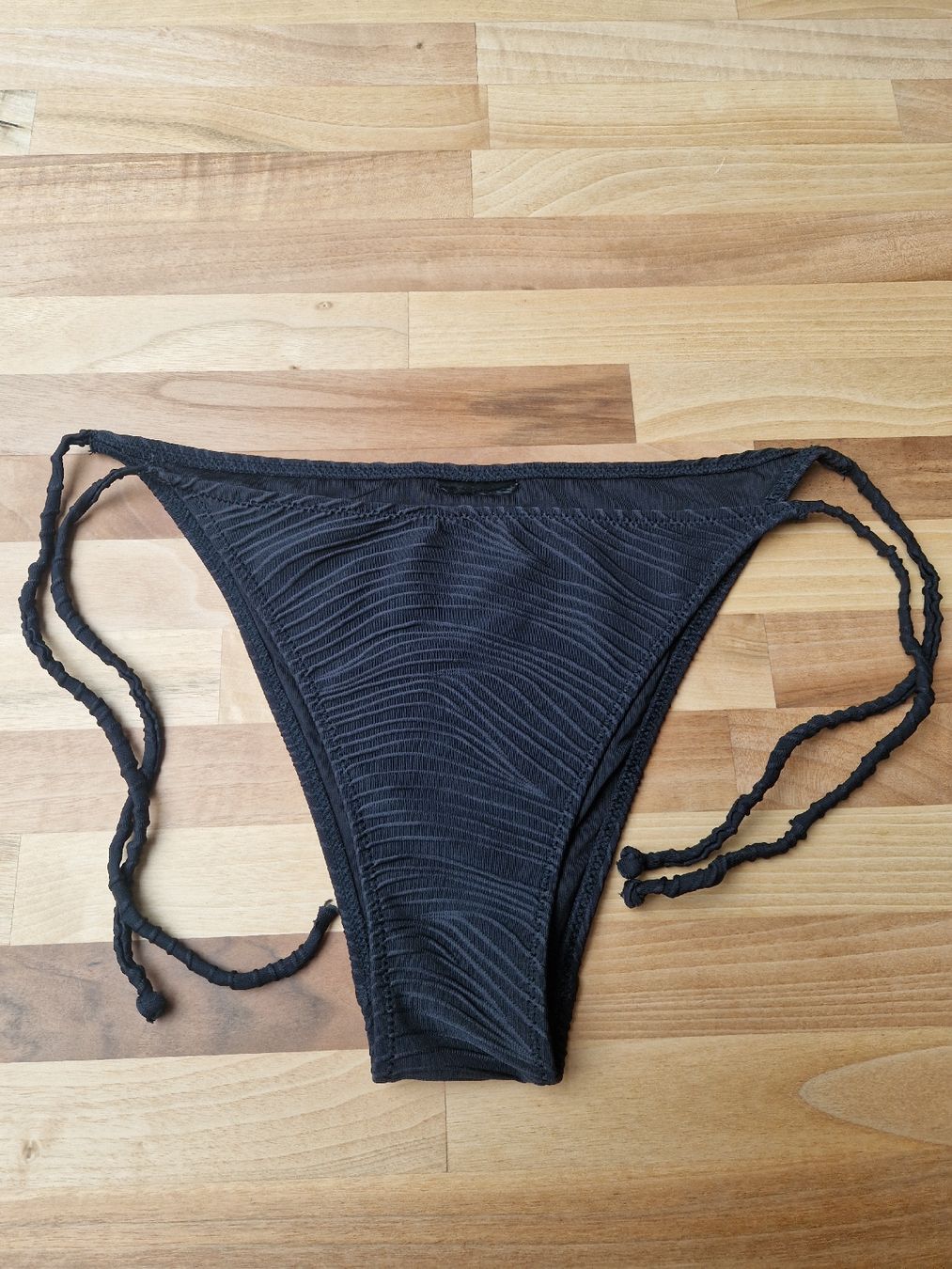 H&M Costumi da bagno & Bikini: Schwarze Bikinihose Grösse S – Usato da Lyss venduto da katelisa