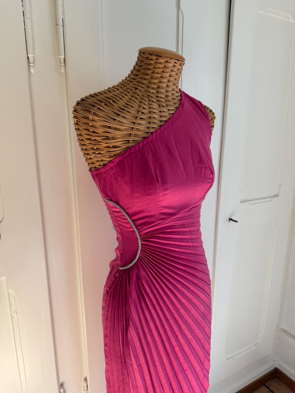 Shein Kleider: Kleid pink asymmetrisch 34 – Gebraucht aus Zürich von Diazaio 1
