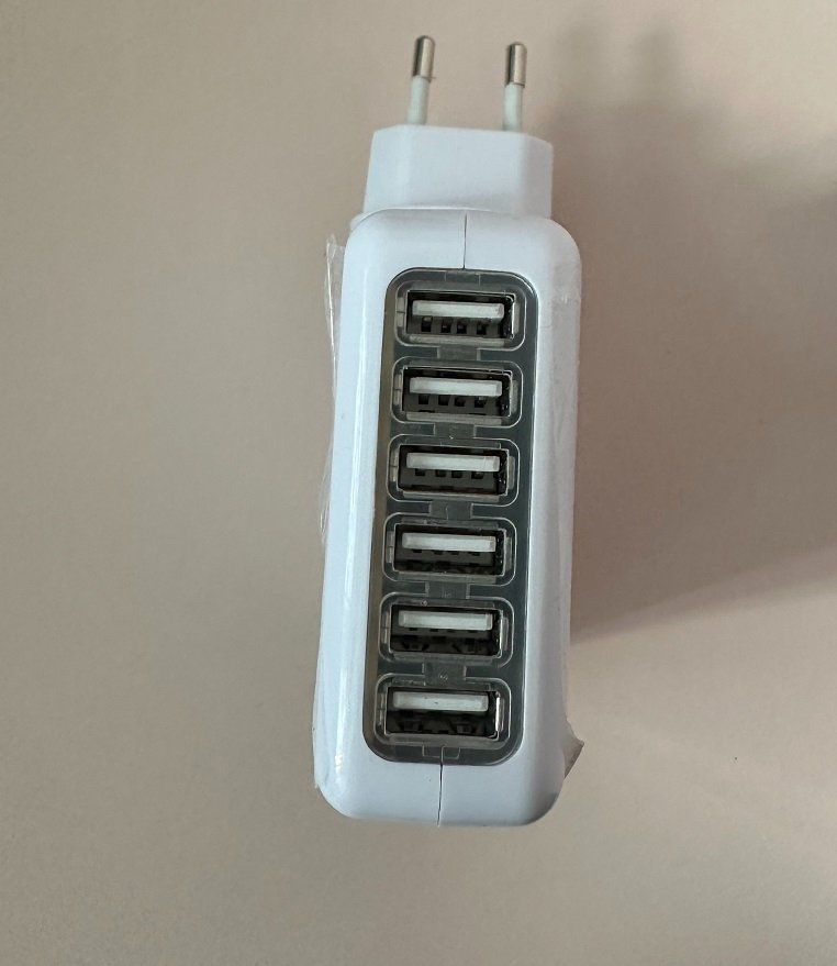 Unità & Adattatore: Mit 6xUSB Charger Travel Adapter – Nuovo (secondo la descrizione) da Nidau venduto da EXP40 3