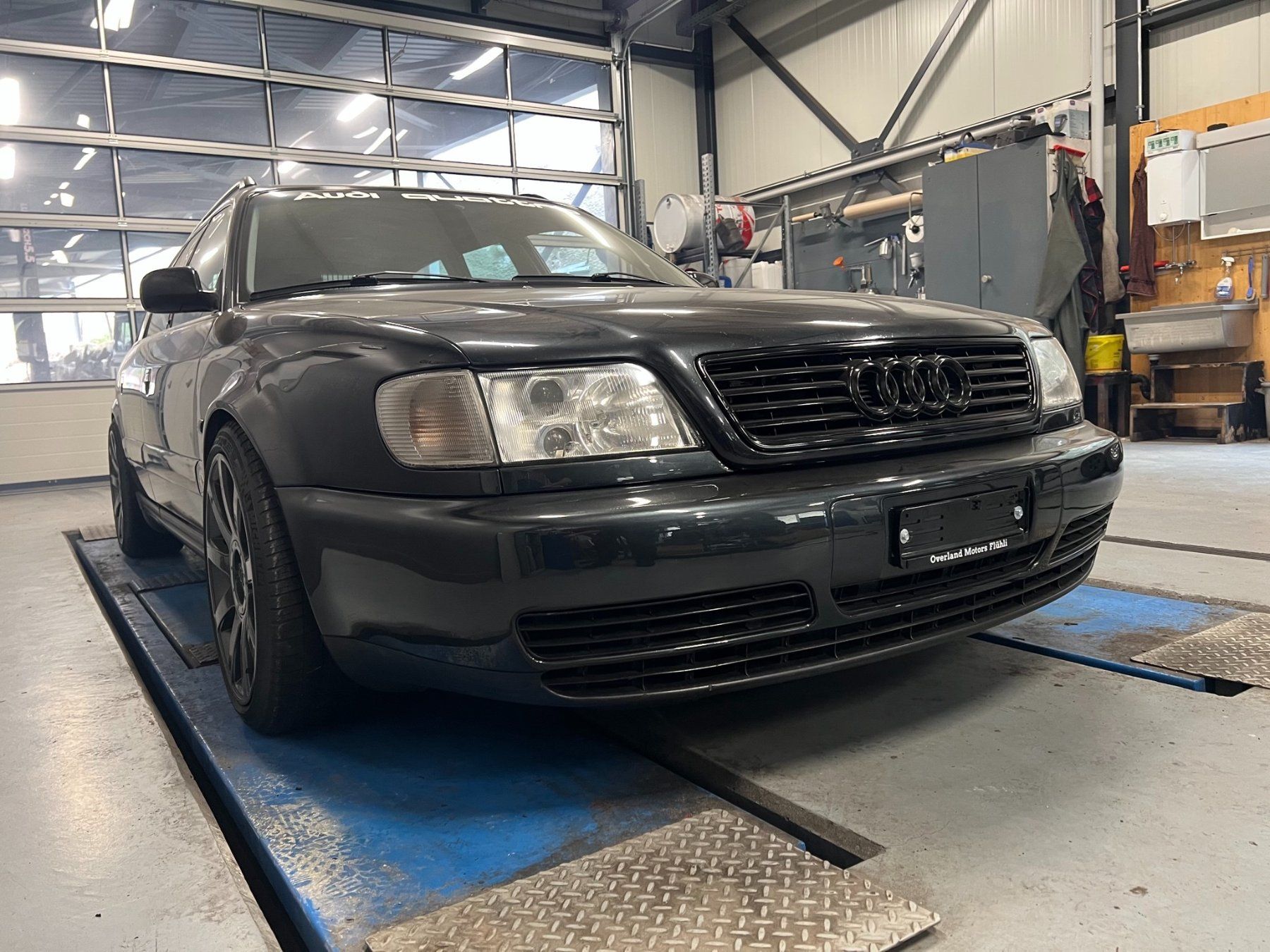 Audi Automobili: Audi S 6 Avant Quattro Turbo – Usato da Flühli LU venduto da Overland_Motors 3