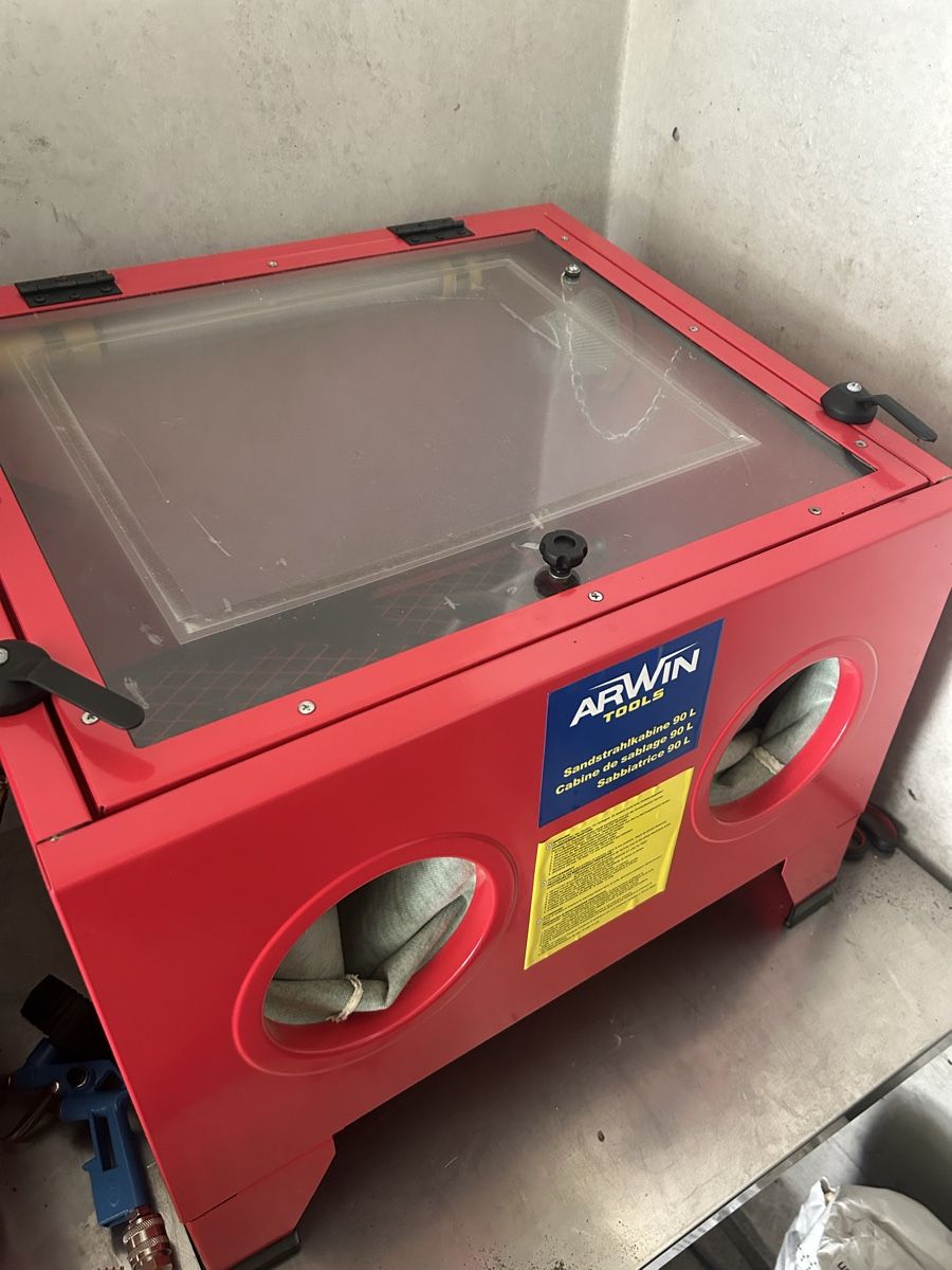 Toutes les machines: Sandstrahlkabine 90 L ARWIN TOOLS gebraucht – Neuf (Voir description) à Wiler b.Utzenstorf par jonasdavid
