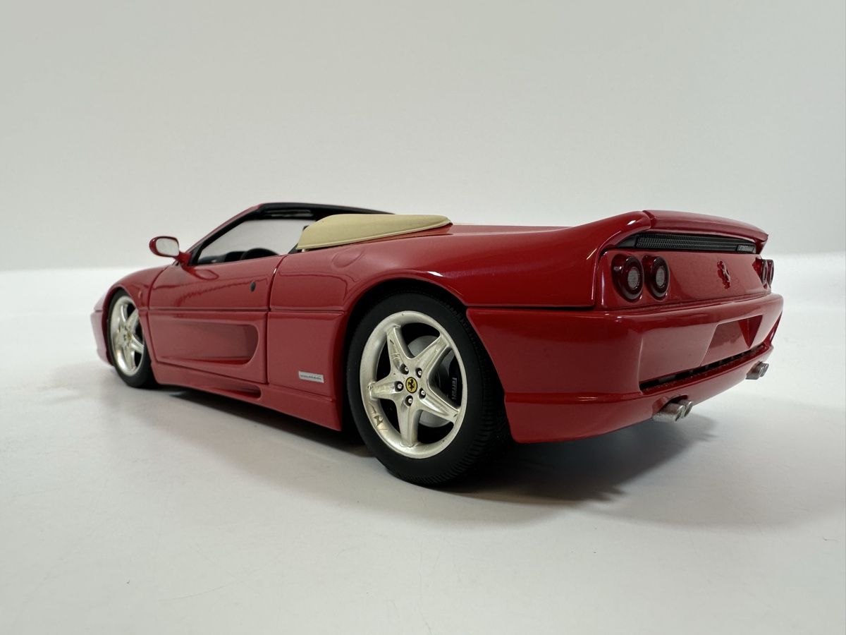 UT Models Modellautos: Ferrari F355 Spider 1:18, rot, UT MODELS – Gebraucht aus Zofingen von rf9_x2xt 3