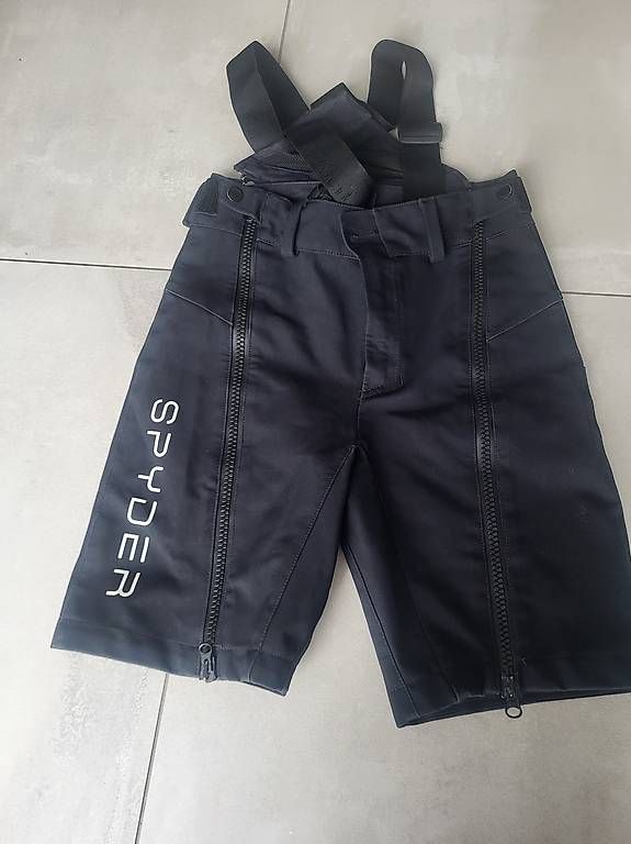 Spyder Pantaloni: Short Spyder 10 ans – Usato da Salins venduto da didi.0102