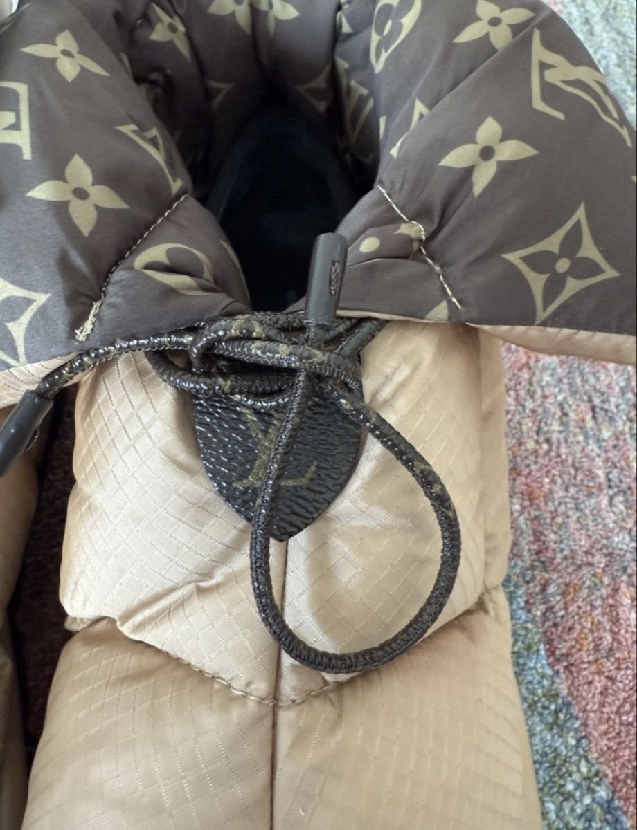 Louis Vuitton Scarpe da donna: Louis Vuitton winter boots  – Nuovo (secondo la descrizione) da Lausanne venduto da Loyal_8 8