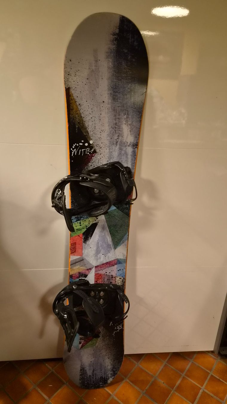 Snowboard Nitro Boards: Nitro Snowboard 153cm inkl. Salomon Bindung – D'occasion à Oberrieden par Raja011