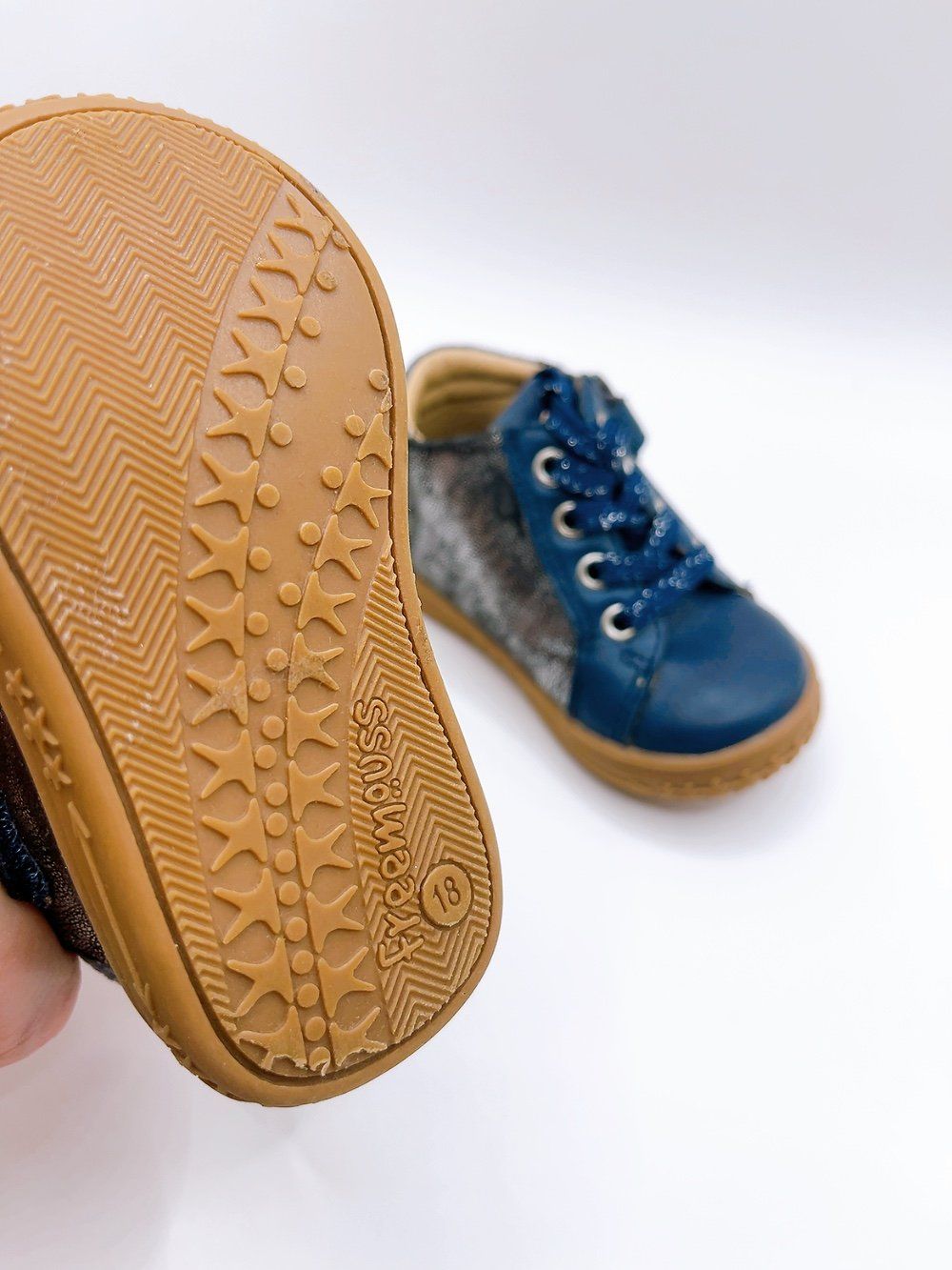 Scarpe per ragazzi: Scarpe con lacci e velcro primi passi taglia 18 – Usato da Vacallo venduto da olg_7nvc 1