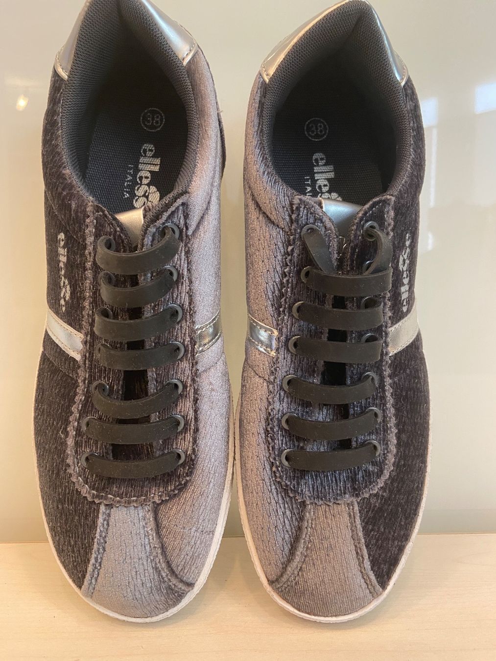 Ellesse Chaussures femmes: Sneaker Schuh von Ellesse , Gr.38 – D'occasion à Ermatingen par Speiki2 1