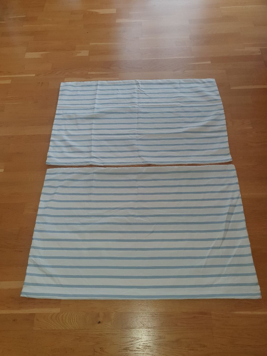 Biancheria da letto: 2x Bettanzug, Hellblau-Weiss Gestreift, Maritime Style – Usato da Moosseedorf venduto da Sonnenschein.. 3