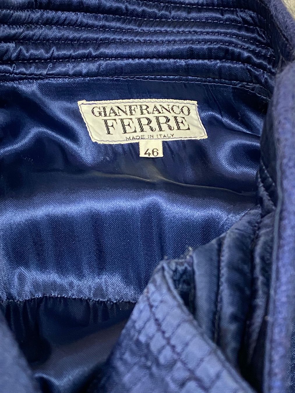 Gianfranco Ferre Giacche: Belle veste GIANFRANCO FERRE avec fourrure. IT46 – Nuovo (secondo la descrizione) da Grund b. Gstaad venduto da PlageNeige 1