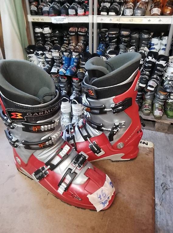 Casques: Skis, chaussures, bâtons, casques, lunettes... – D'occasion à Leysin par Liquidation-404 3