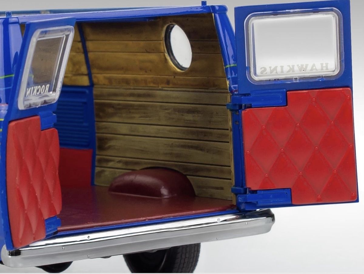 Revell Modellini d'auto: Revell Model Set Stranger Things GMC WSKQ Squawk Van – Nuovo e nell'imballaggio originale da Basel venduto da Zomeg 8