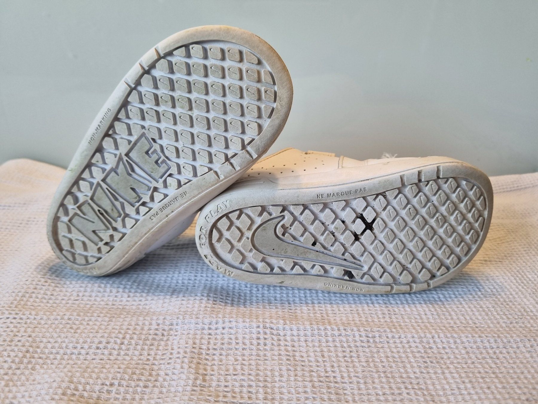 Nike Scarpe per ragazzi: Nike Turnschuhe, weiss. Grösse 23.5 – Usato da Hinterkappelen venduto da Anbal 1