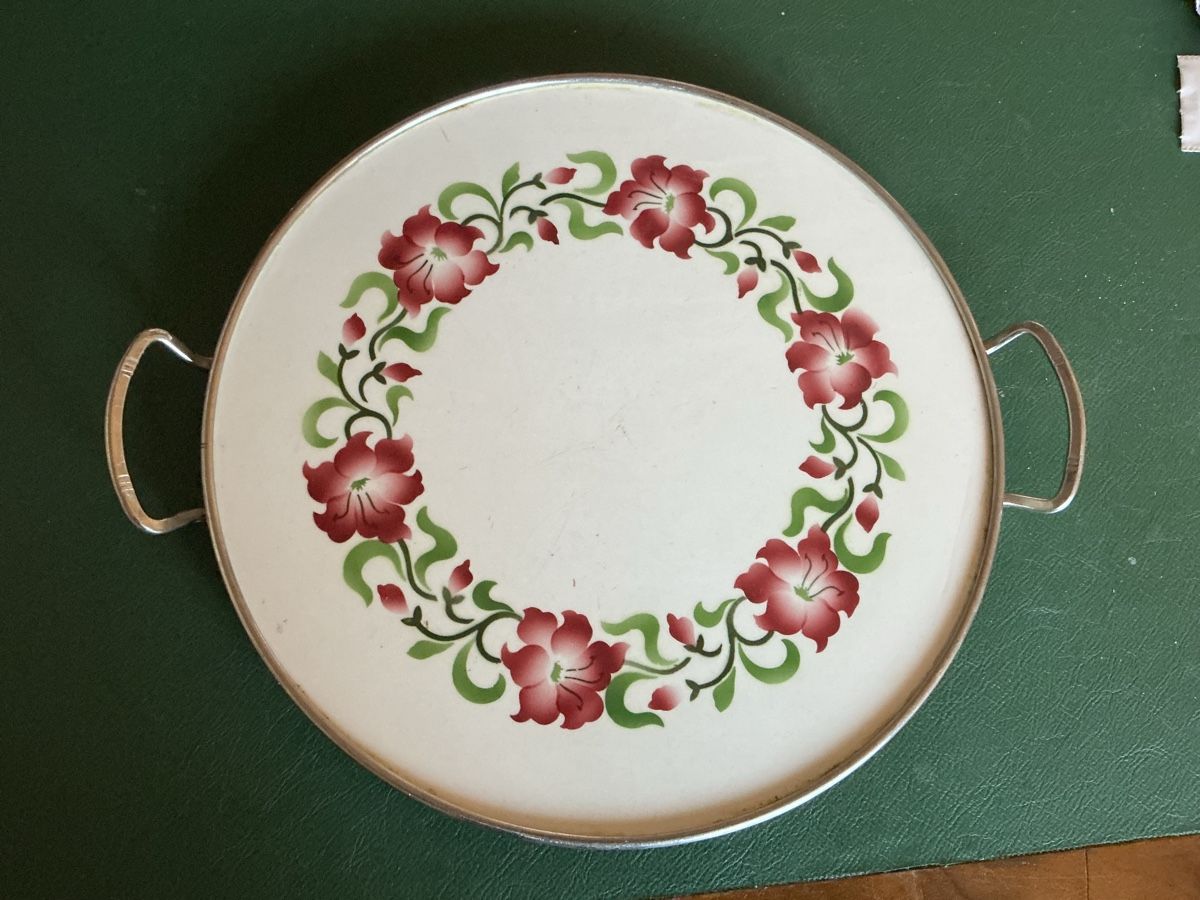 Piatti di portata: Serviertablett rund  Emaille Blumendekor einr. Silber. – Usato da Hedingen venduto da Juniswiss