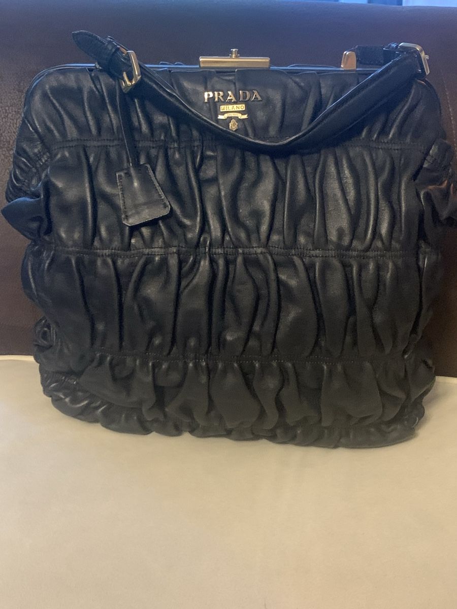 Prada Taschen für Damen: Prada Tasche – Gebraucht aus Bergdietikon von zor_856j