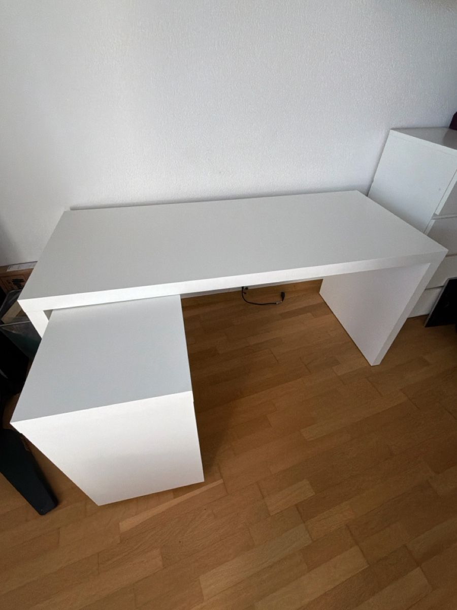Ikea Schreibtische: Schreibtisch Ikea Malm  – Gebraucht aus Wolfhausen von sky-n-sand 1