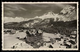 AK Arosa, Winteransicht mit Hotel, Ort und Bergen