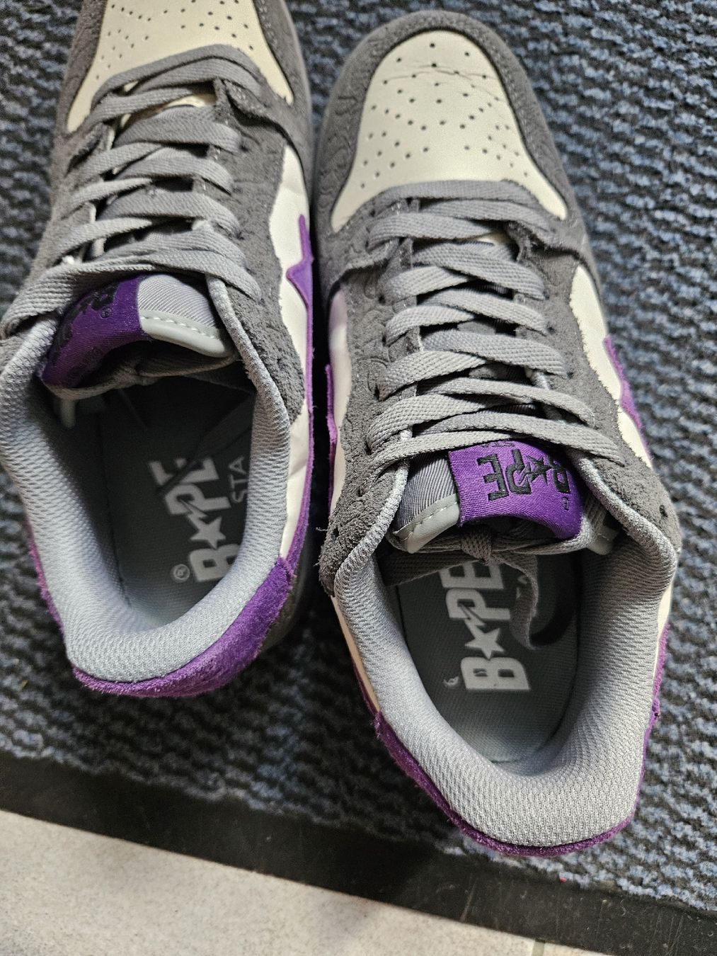 Herrenschuhe: Sneakers Grau Lila Gr39 – Gebraucht aus Masein von Aslechichi 3