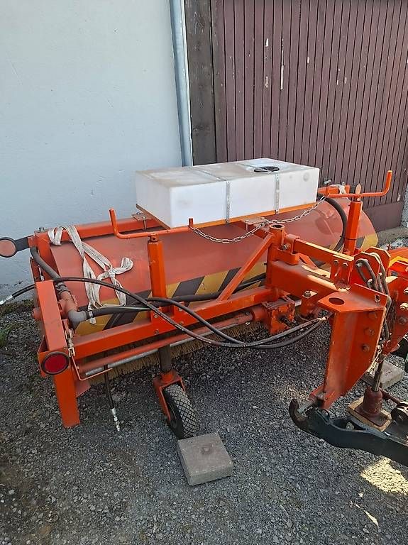 Toutes les machines: Putzmaschine / Kehrmaschine – D'occasion à Teufen AR par zebra15