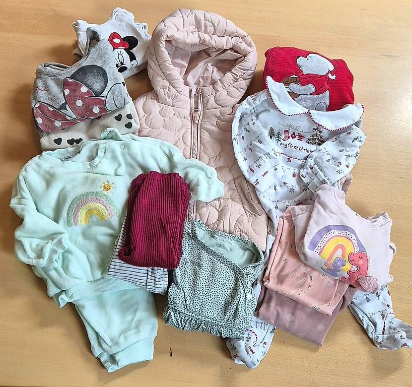 Lotti & Set di vestiti: Kleiderpaket 1 - Mädchen Gr. 68 – Usato da Auenstein venduto da taami93