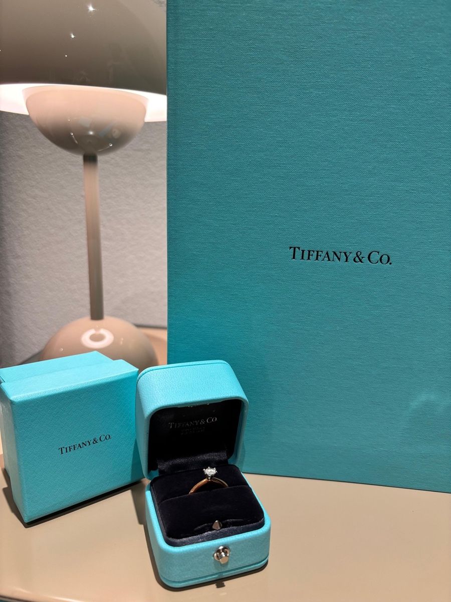 Tiffany & Co. Bagues: Wunderschöner Tiffany & Co. Solitär Ring, 0,51 Karat – Neuf (Voir description) à lenzburg par naemi30 3