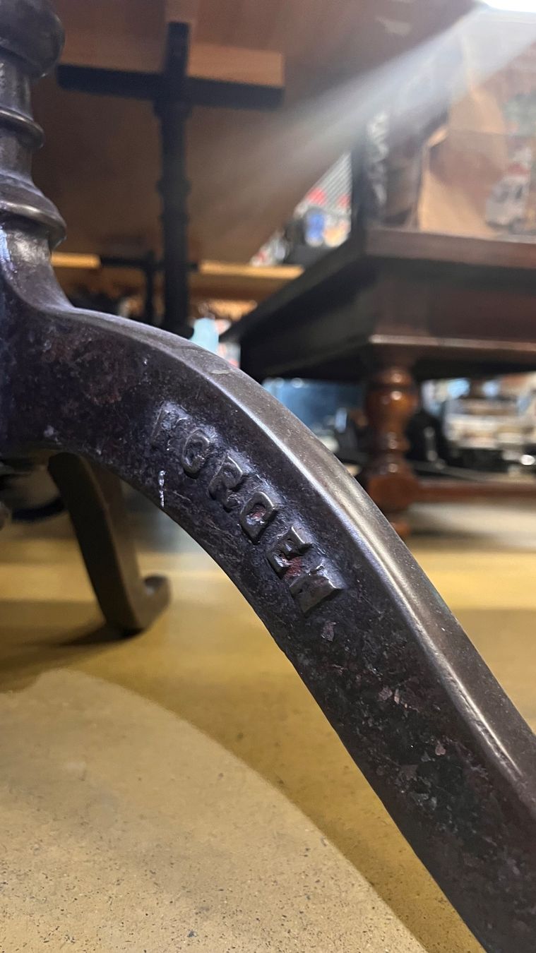 Autres meubles anciens: Tischbeine aus Gusseisen, plus Rundtisch Horgen Glarus – D'occasion à Kriens par mofa.teile.occasion 7
