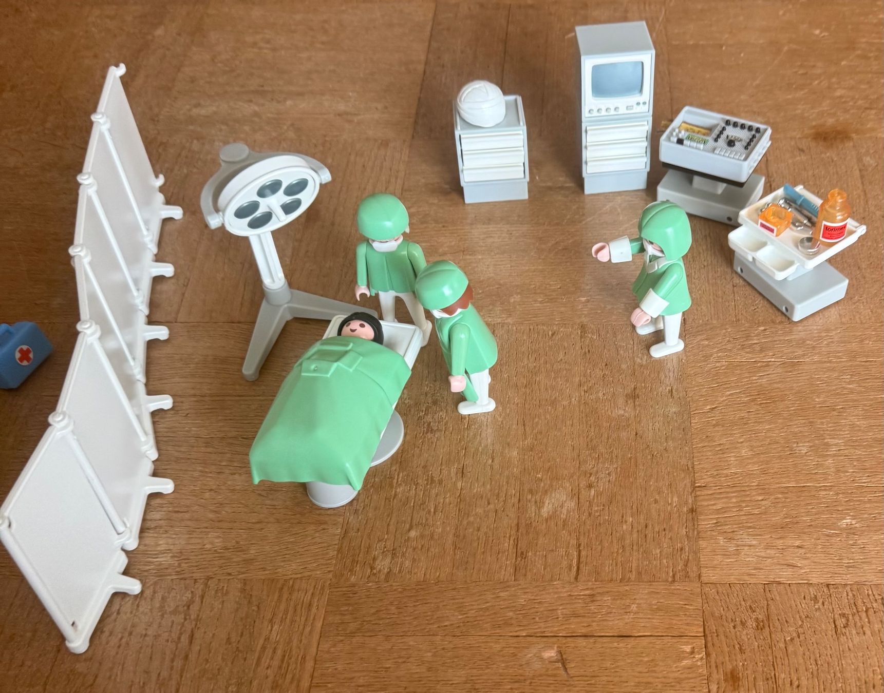 Playmobil Spielzeuge: Playmobil Operationssaal, Krankenhaus – Gebraucht aus Hünibach von rotestandem01