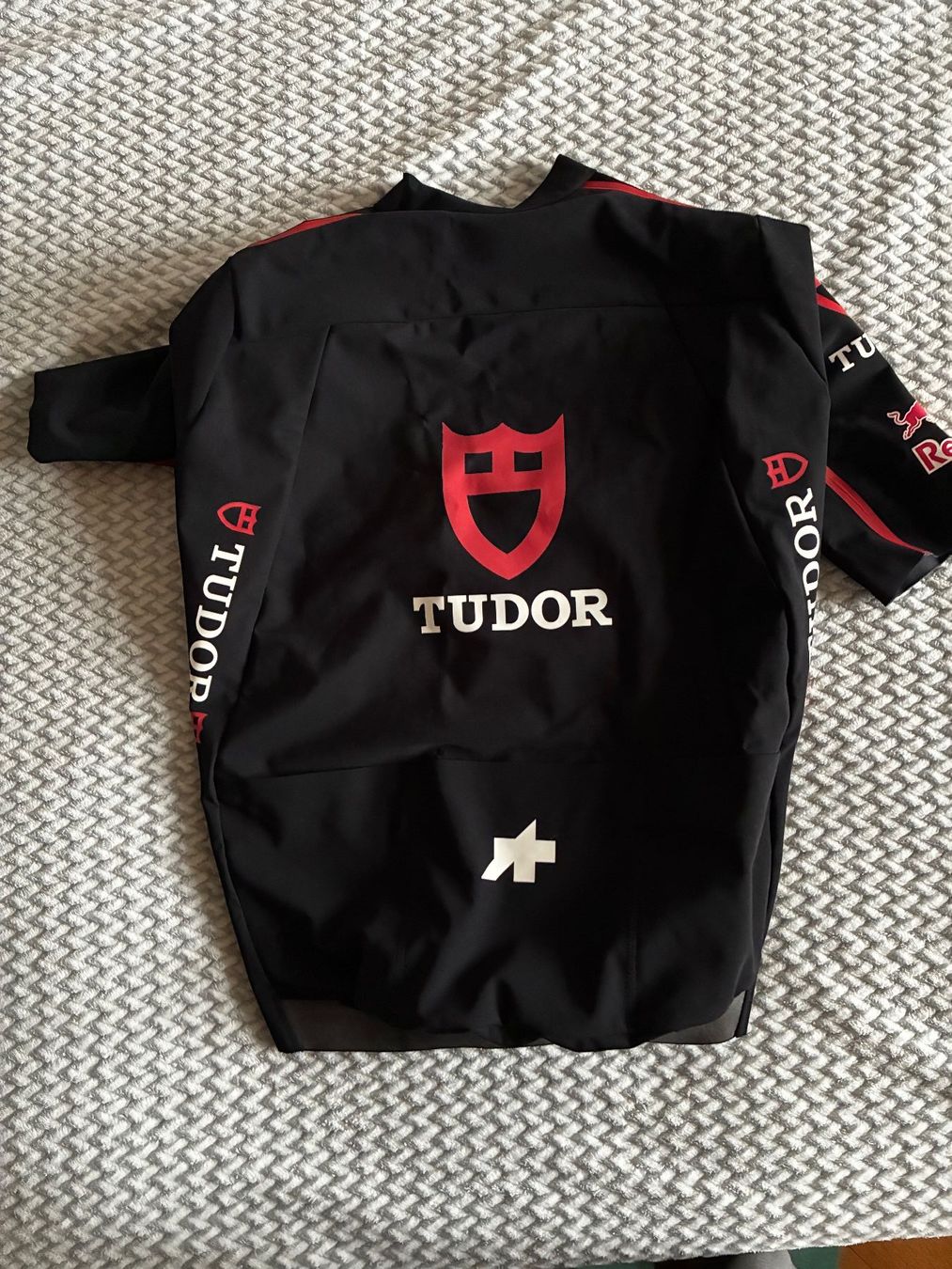 Assos Giacche: Gabba Tudor x Assos – Nuovo (secondo la descrizione) da Basel venduto da die_bg96 1