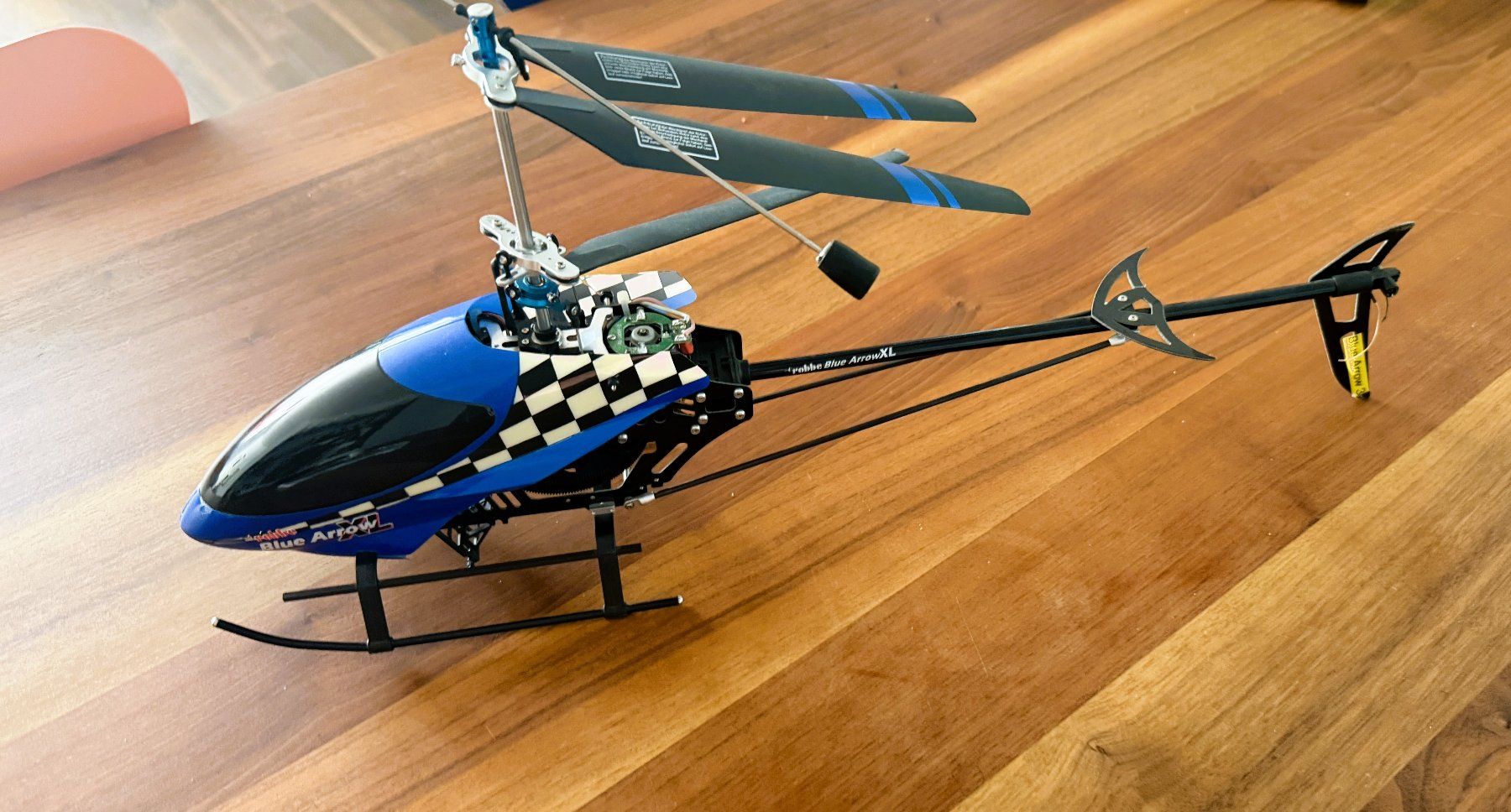 Modellismo RC: Bluew arow RC Helikopter zu verkaufen – Difettoso da Walde AG venduto da Huwe