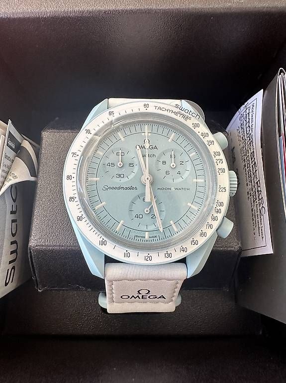 Swatch Uhren: Moonswatch Mission to Uranus – Gebraucht aus Bellmund von