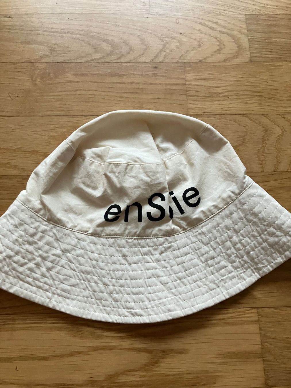 Ensoie Chapeaux, bonnets & casquettes: En soie Sonnenhut – D'occasion à Spreitenbach par schwarzerhase70