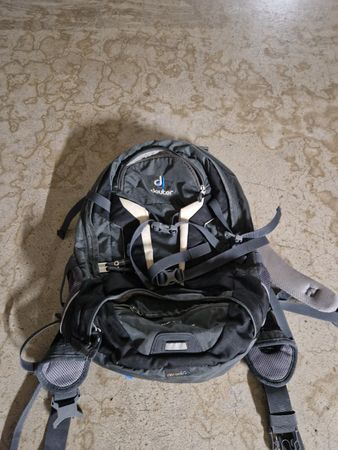 Deuter Rucksack, Grau/Schwarz, Top Zustand für Wanderung!